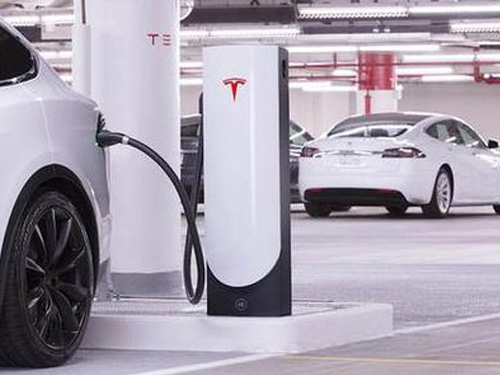 Tesla充電設備
